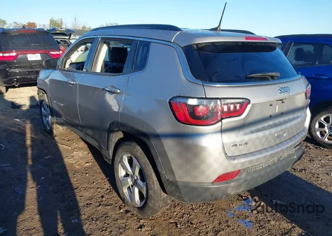 2018 Jeep Compass Latitude 4X4 z USA, uszkodzony, nr VIN 3C4NJDBB4JT400754